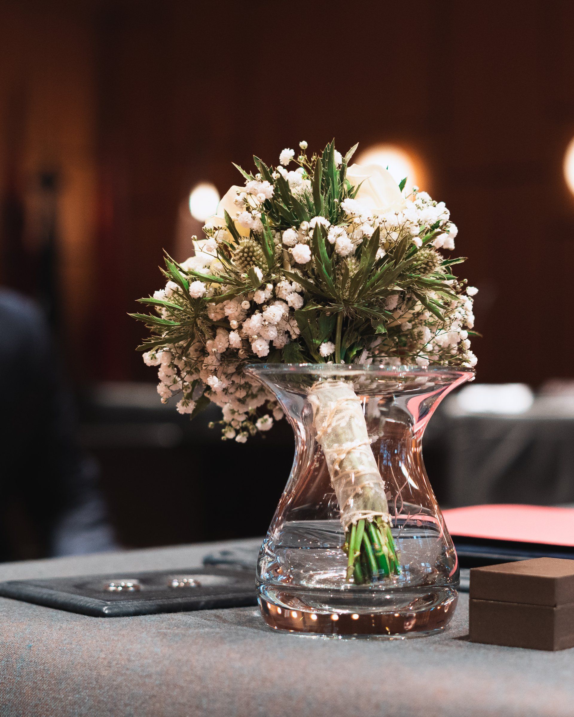 Blumenkranz bei der Trauung von Fotograf Hannes Schmidt in Aachen