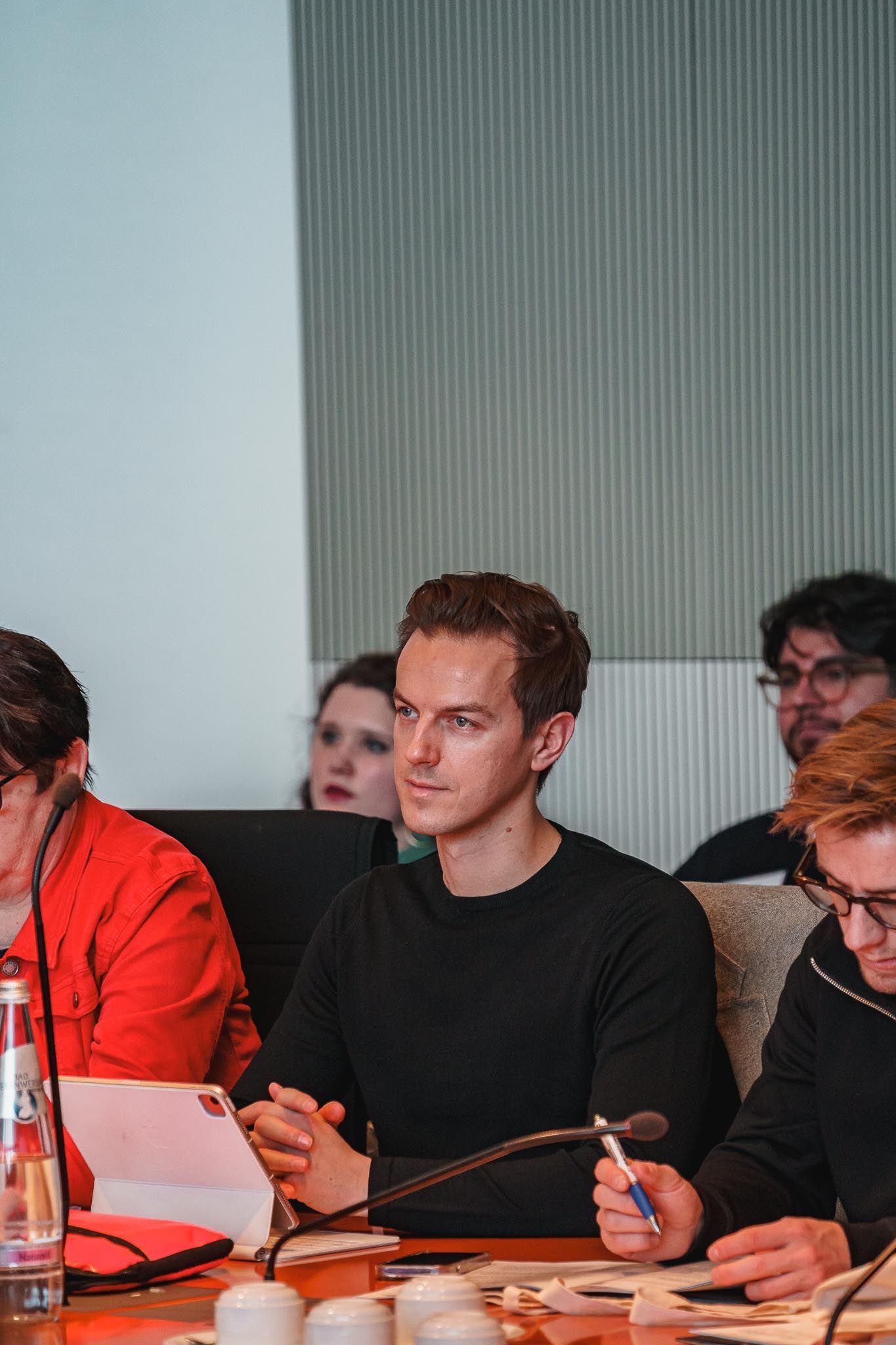 MdB schaut nach vorne, von Fotograf Hannes Schmidt in Aachen