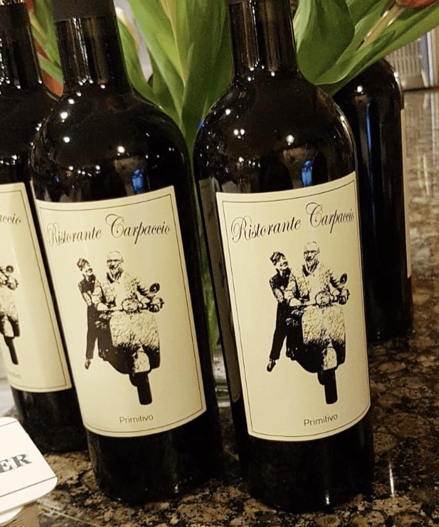 Der hauseigene Primitivo aus Apulien - Ristorante Carpaccio Der hauseigene Primitivo aus Apulien - Ristorante Carpaccio