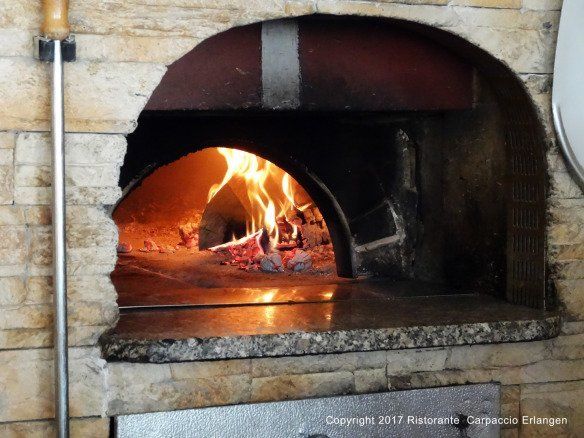 Live pizza baking with real wood stove - Ristorante Carpaccio Erlangen