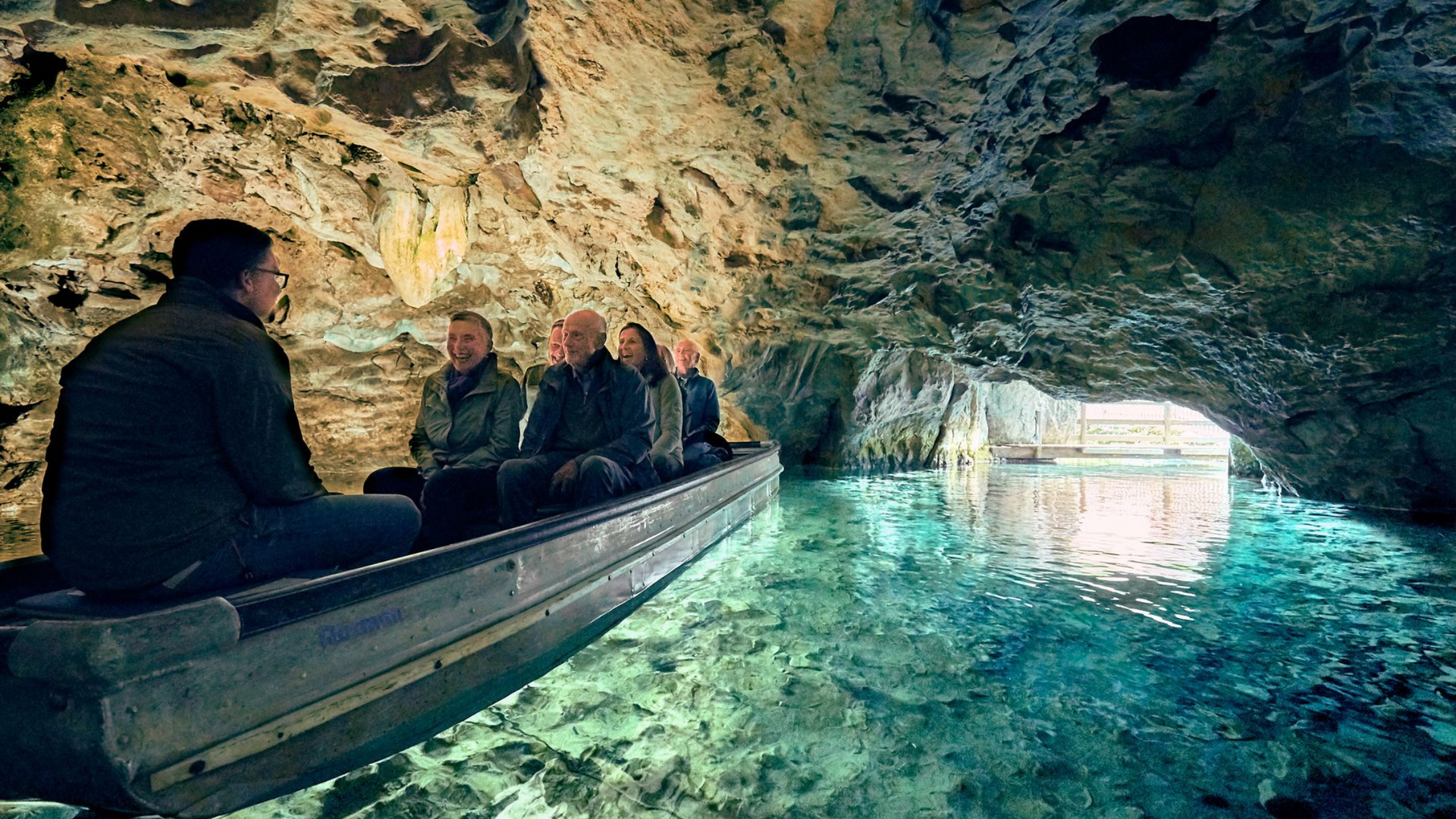 Mit dem Boot in die Wimsener Höhle