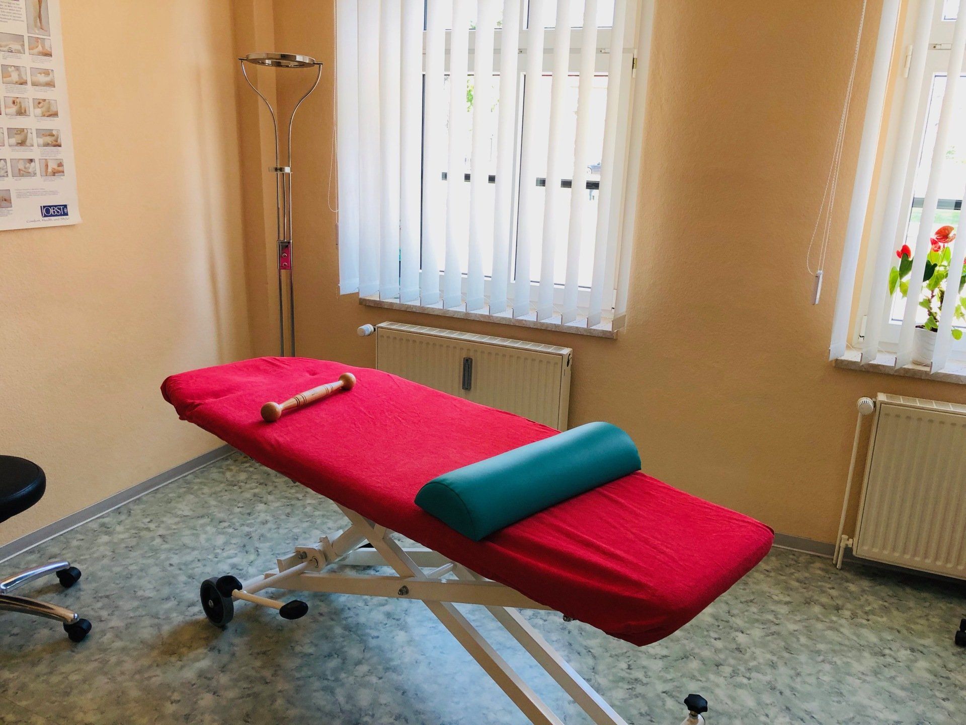 Fitnessraum Behandlungsliege im Fitnessraum