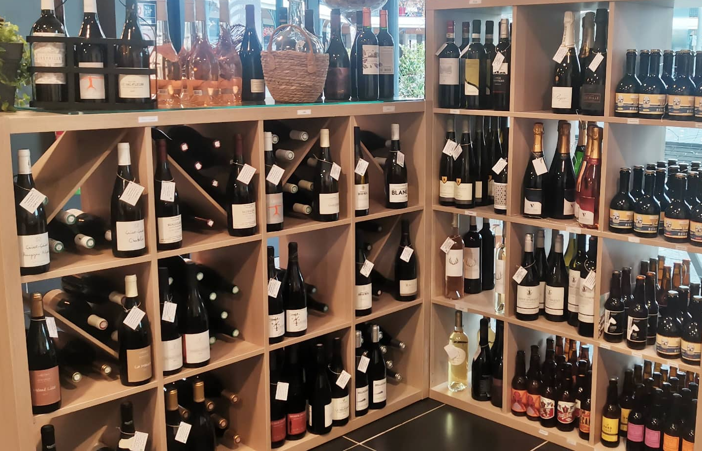 Cave à vin, bières locales