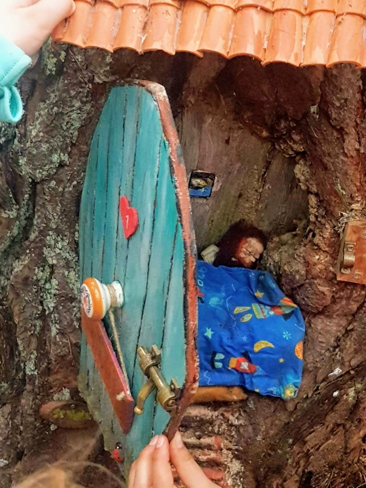 Gnomo dormilón que habita la casa de Gnomolestar.