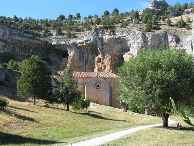 Ermita templaria de San Bartolomé en el interior del Cañón del Río Lobos, Soria.