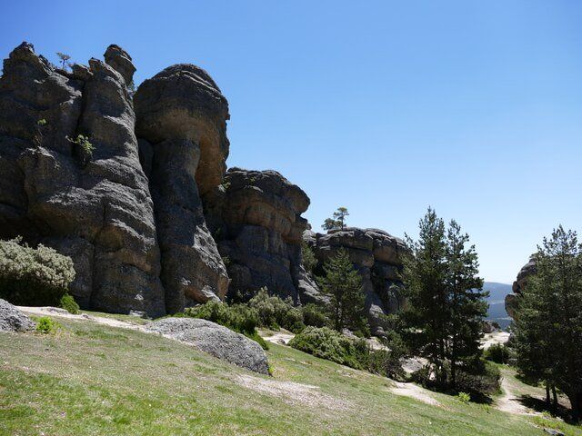 Detalle de formaciones de piedra arenisca con formas caprichosas en el paraje de Castroviejo, Soria.