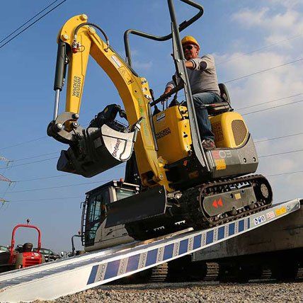 Schwerlastrampen für Fahrzeuge mit hohem Gewicht haben eine Traglast bis 10.000 Kg