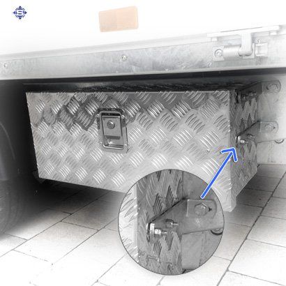 Zu unseren Aluboxen für die Deichsel und für den LKW und Nutzfahrzeug Unterbau bieten wir Ihnen beim Kauf das passende Befestigungsset dazu an