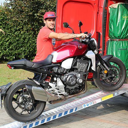 Stabile Motorrad Rampen / Verladeschienen erhalten Sie auch ab 1 Stück