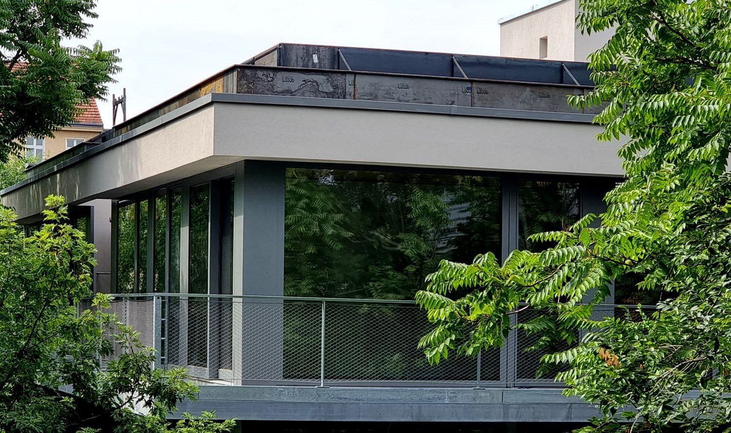 Module von TERENO:
Ansicht von unten vor der Bepflanzung auf dem Dachgarten in Berlin.