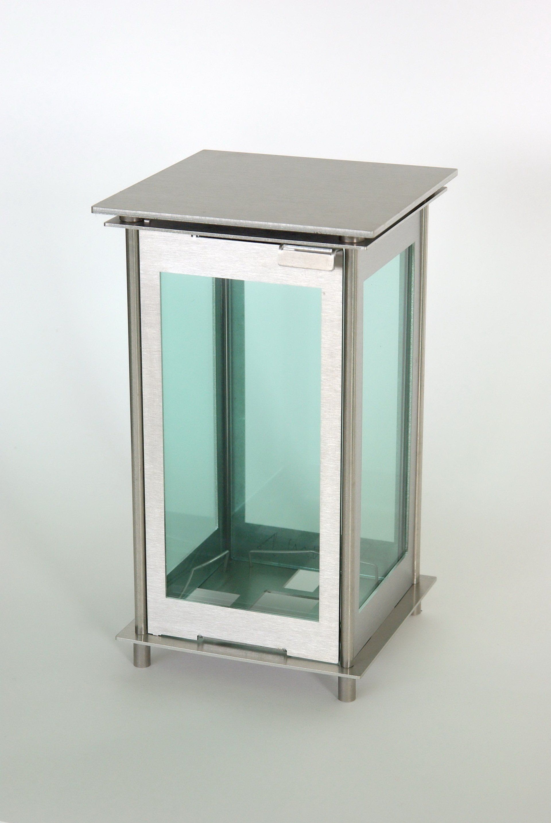 Grabschmuck und Grableuchten aus Edelstahl