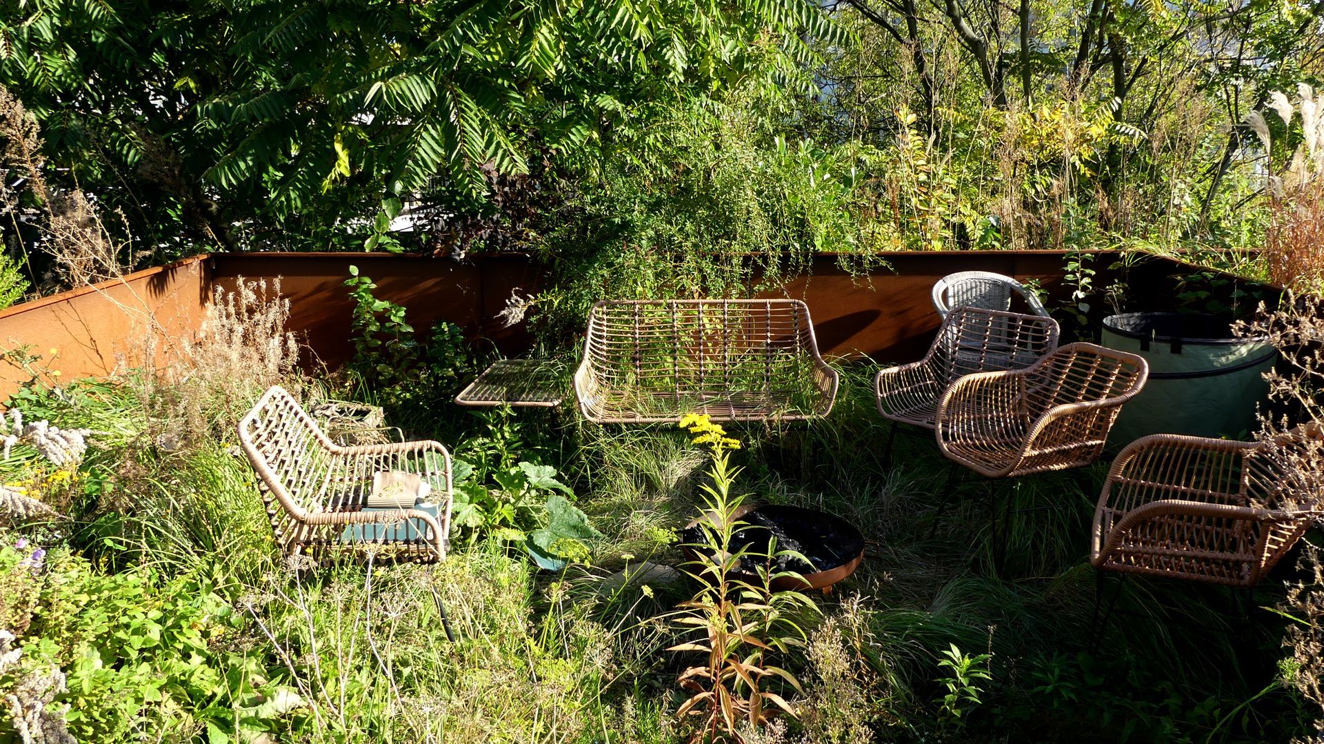 Mir Hochbeetmodulen TERENO eine Oase auf dem Dach gestalten.