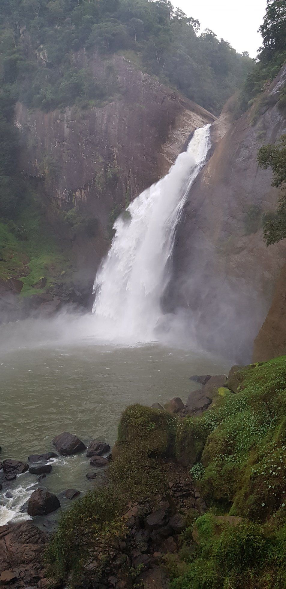 Dunhinda Water Fall