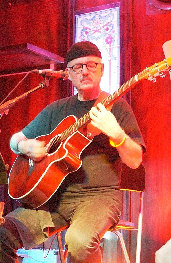 Gitarrist Hubert von 2-PLUGGED Hubert von 2-PLUGGED