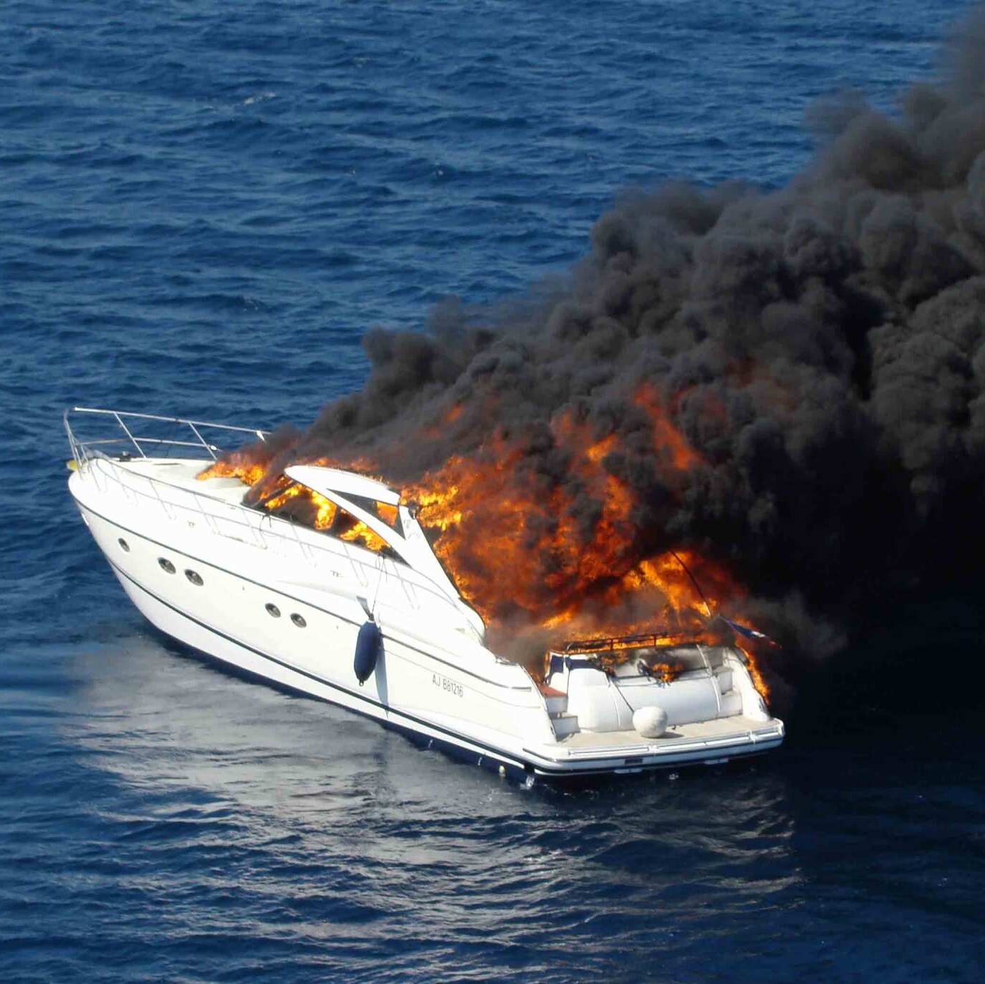 Claim / sinister SURVEY expertise bateau marine surveyor marseille nice toulon monaco frejus saint tropez expert maritime agréé mission expertise mega yacht - Marine surveyor loyds italy corse spain expert bateau