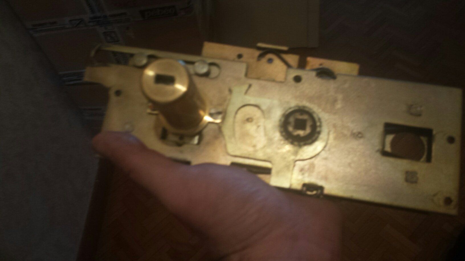 Pour procéder au remplacement du cylindre, il faut dans un premier temps démonter le mécanisme.