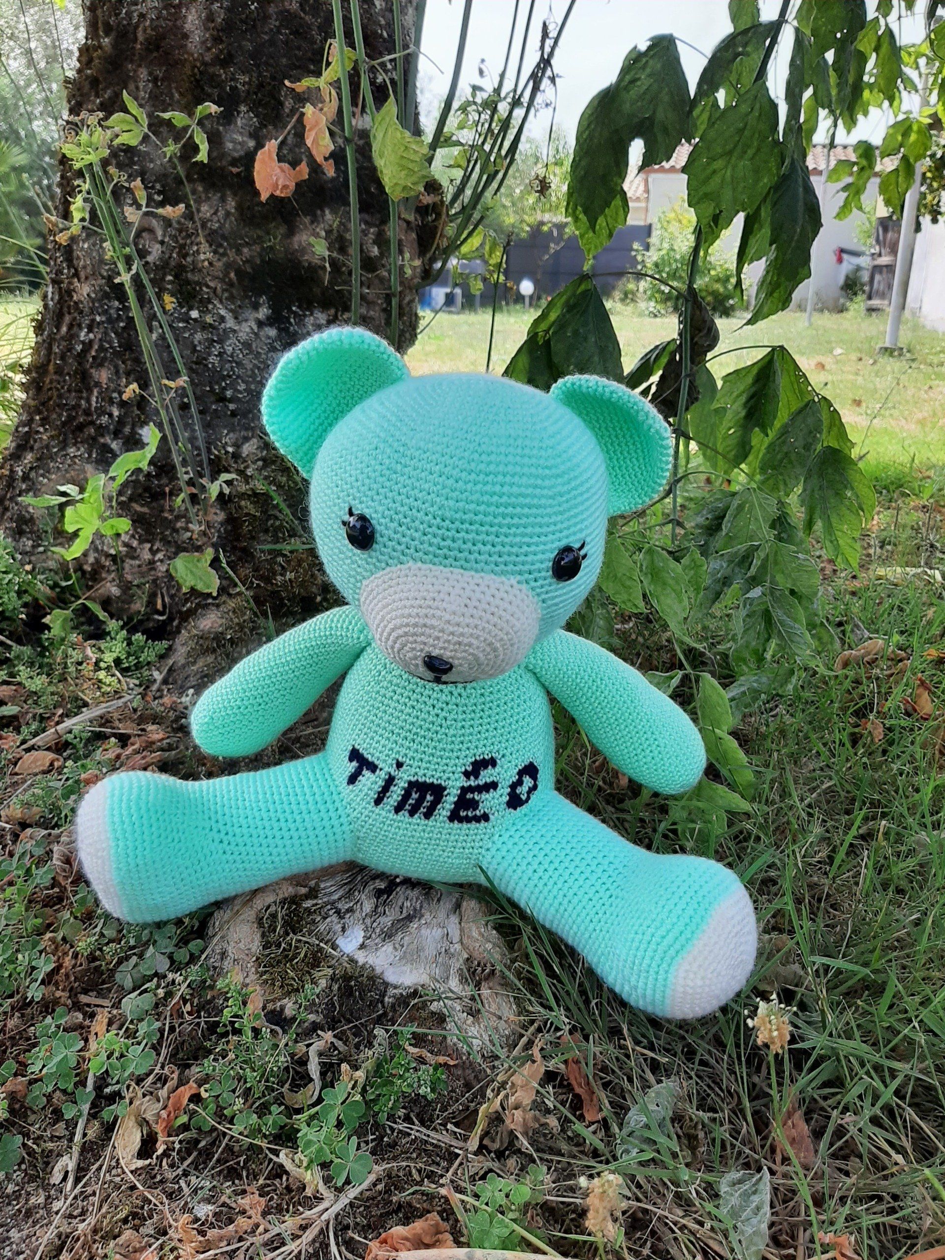 Doudou ours bleu, rose, vert, doudou ourson bleu, jouet ourson, doudou fabriqué en France, Doudou artisanal français, ours de naissance, cadeau de naissance, cadeau anniversaire, cadeau bapteme, idée cadeau de naissance, offrir un ourson, trouver un doudou ours, trouver un doudou pour un cadeau de naissance, trouver un cadeau de bébé fabriquer artisanalement