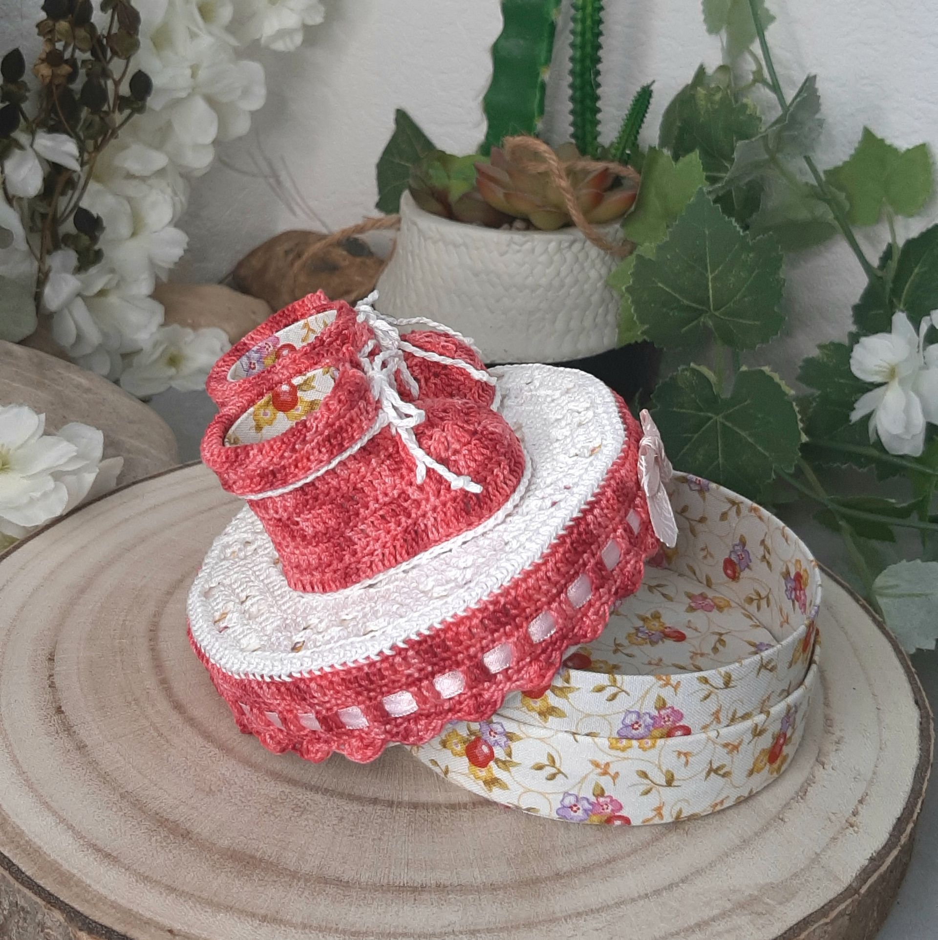 Idée cadeau parrain ou marraine bébé fille, Boîte et chausson rose à garnir, Chausson rose et boîte cadeau naissance fille, cadeau baptême fille, cadeau anniversaire 1 an,