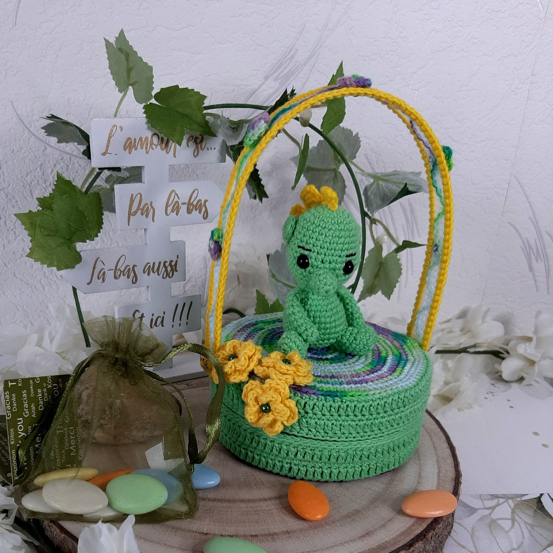 Boite dinosaure pour baptême, Boite dragées spécial anniversaire, boite surprise pour enfant, boite souvenir à offrir au parrain ou marraine, cadeau pour parrain fait main, cadeau pour marraine fait main