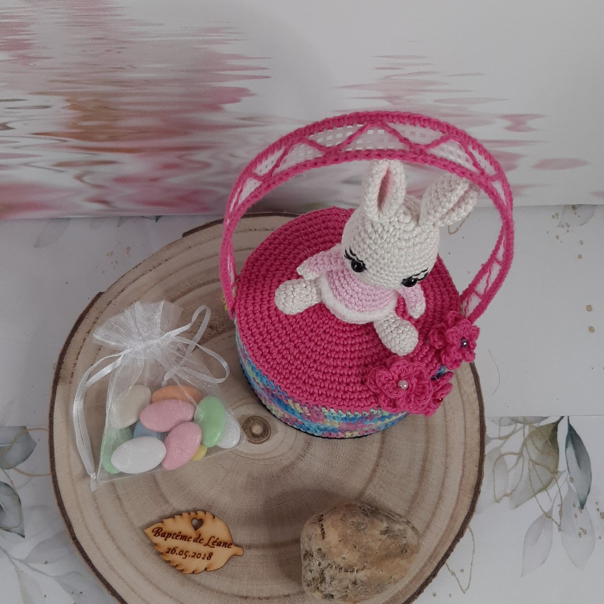 Boites décorées avec un lapin rose à garnir de gourmandises ou autres accéssoires