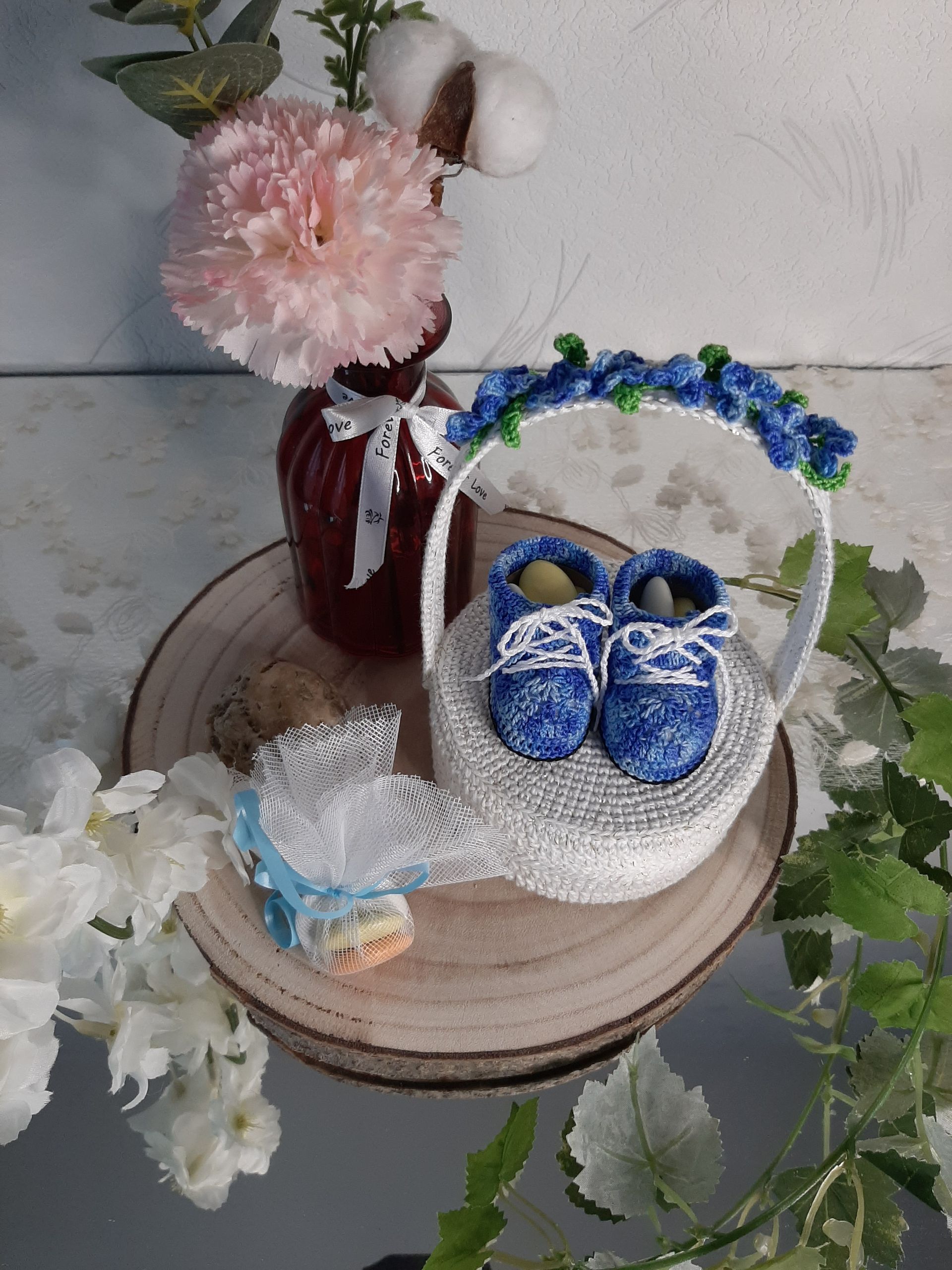 Chausson bleu pour annoncer une naissance, annoncer une naissance avec des chaussons fait main, boite baptême chausson bleu, chausson bleu pour annoncer un garçon, Boite dragées bleu pour baptême garçon, bonbonnière bleue pour un garçon