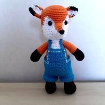 Renard au crochet, doudou renard, jouet pour les enfants, idées cadeaux pour les enfants, jouets personnalisés, renard articulé, amigurumis renard, crocheté un renard, renard rose, renard roux, renard jaune, adorables renards, jouets pour les vacances, offrir un renard au crochet, offrir un cadeau original, offrir un cadeau fait main, trouver un cadeau fait main, trouver une idée cadeau artisanal, chercher un cadeau fait main