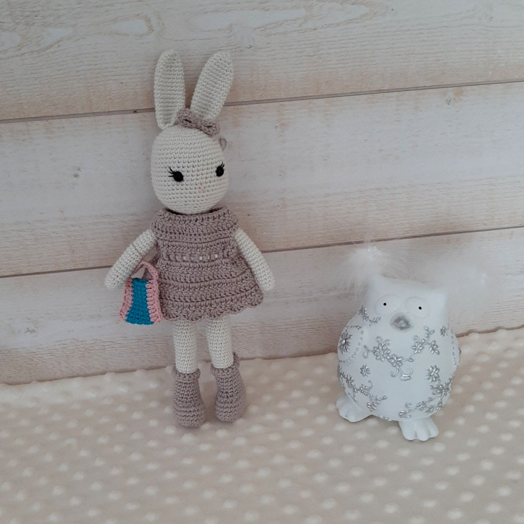Lapin blanc , doudou, amigurumis, lapin au crochet, jouet, fait main en france, fabrication locale, boutique française, vente directe, chouettesartdec.com, Chouettes ArtDec, décoration chambre enfant