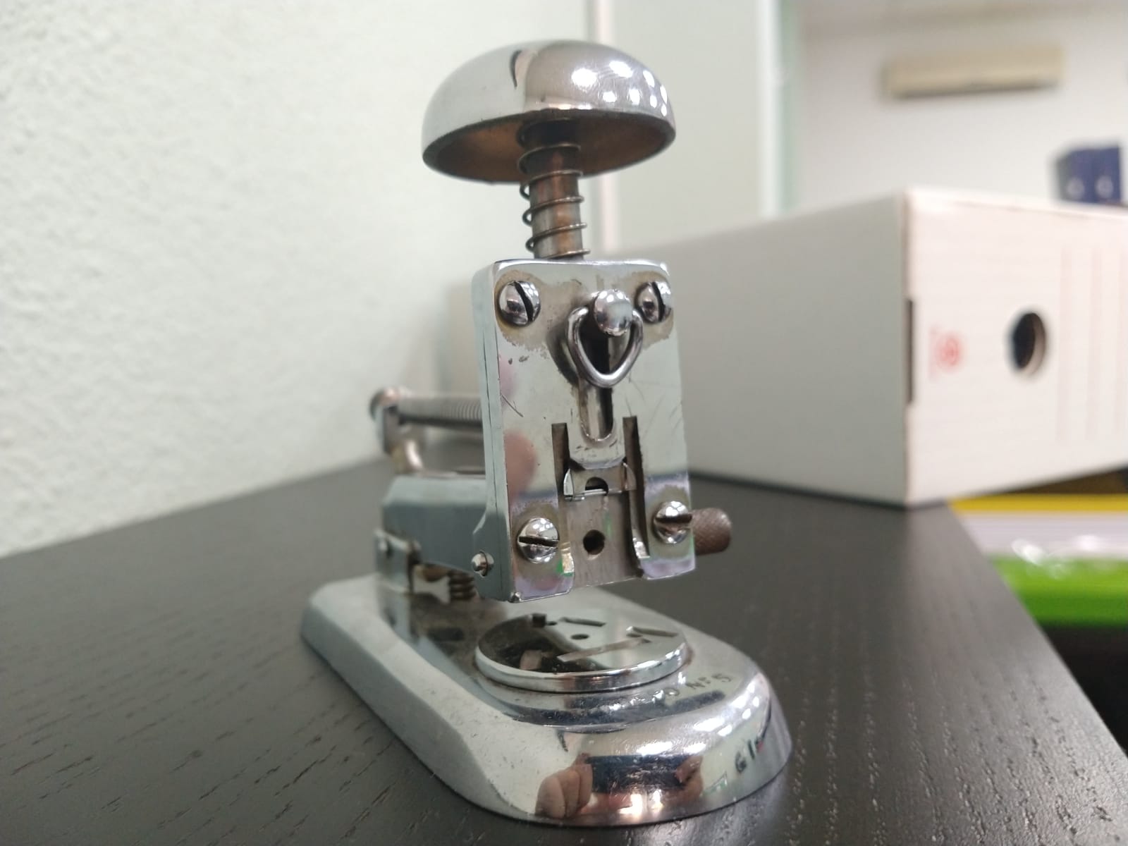 Personas escribiendo.