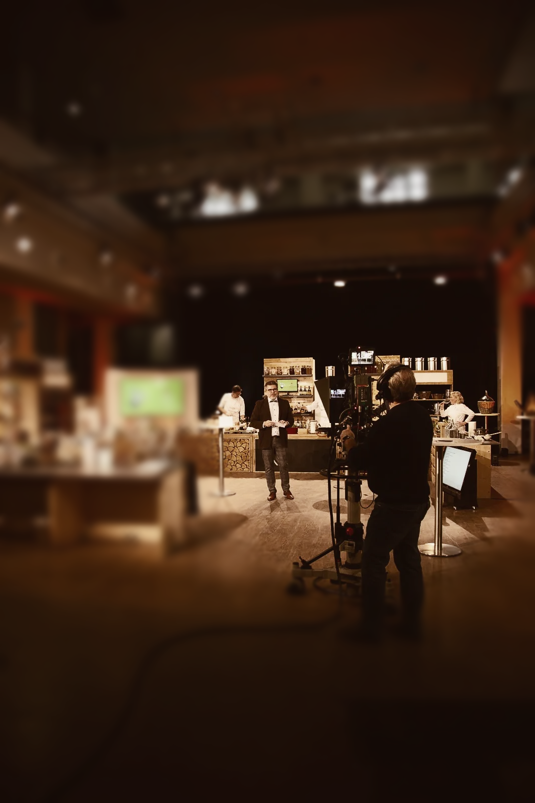 Michael Balzer moderiert den digitalen Event Küchentalk mit Charme & Dose