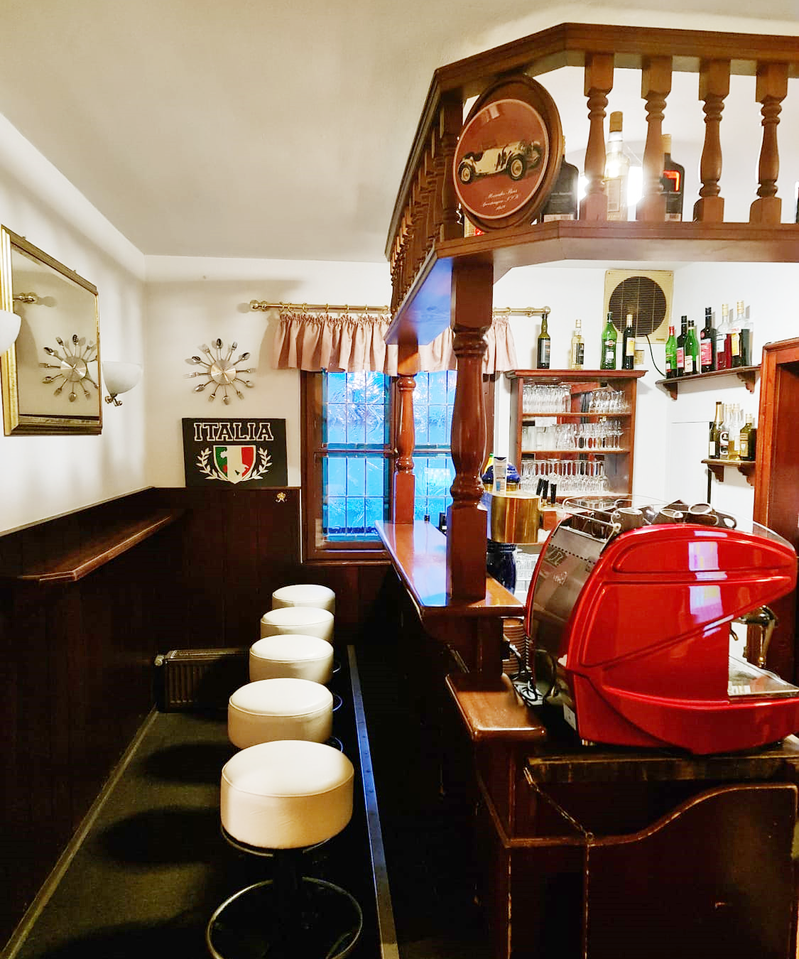 Bar im Restaurant L'Incontro in Schwaig