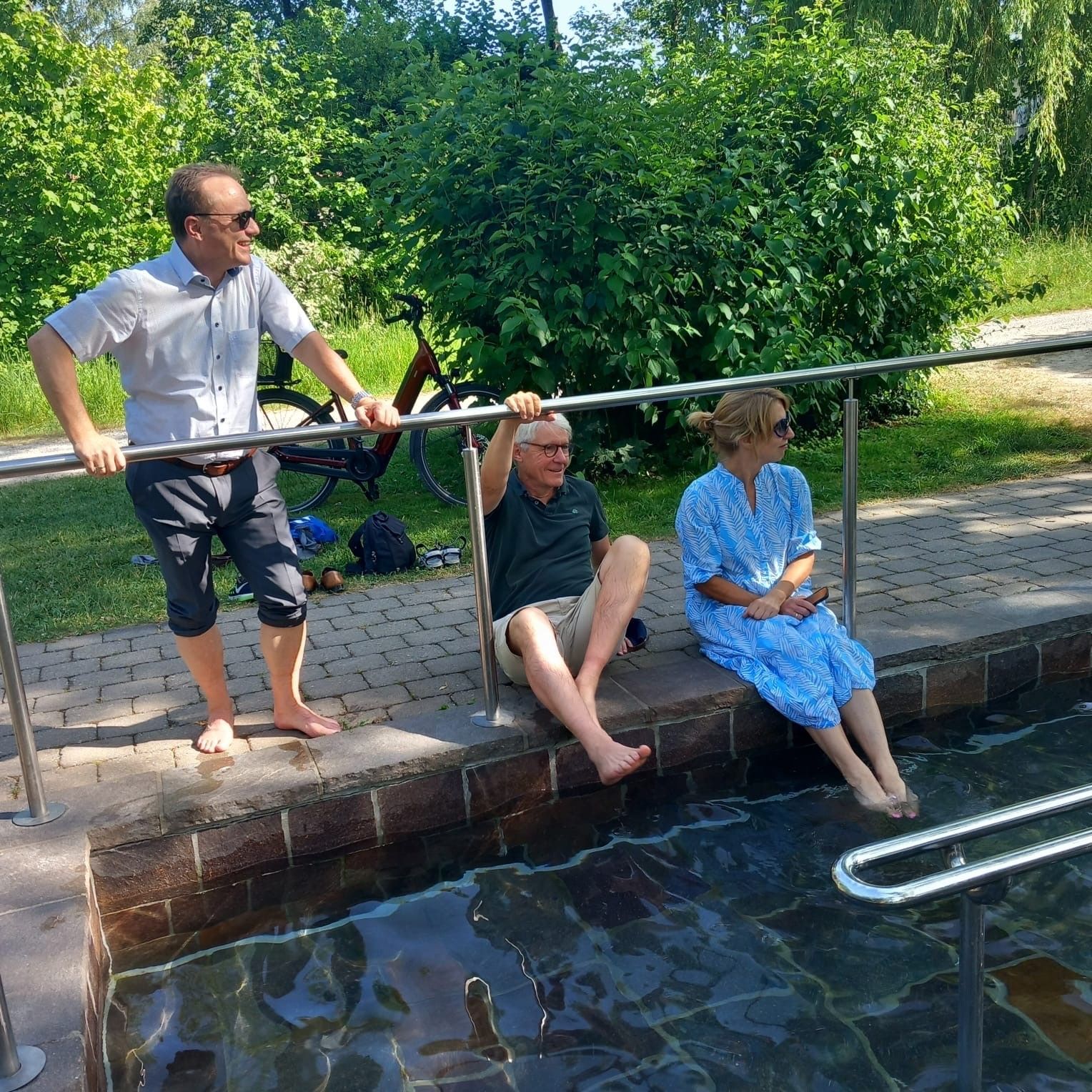 Bild vom Spaziergang mit dem ersten Bürgermeister zur Kneippanlage im Singoldpark