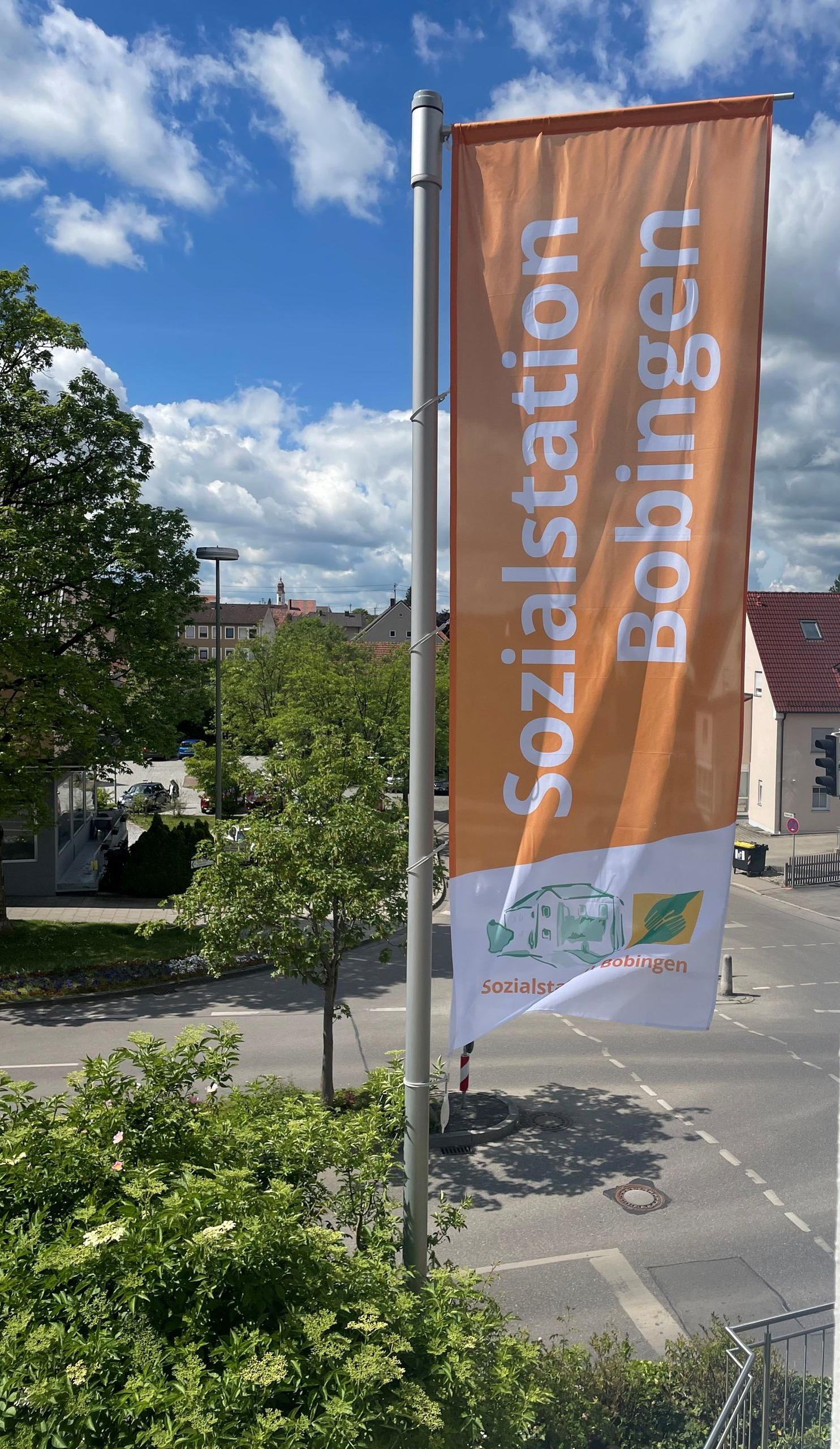 Endlich sind unsere neuen Fahnen da!
Und sie sehen toll aus!