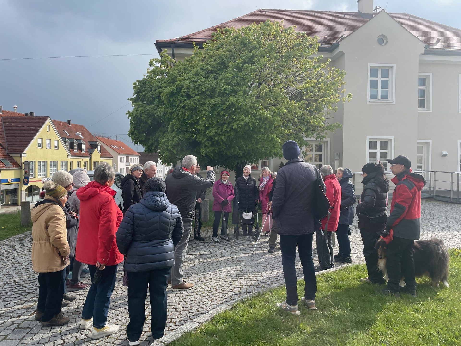 Bild vom Spaziergang für bewegungsfreudige Seniorinnen und Senioren am 24.4.2024