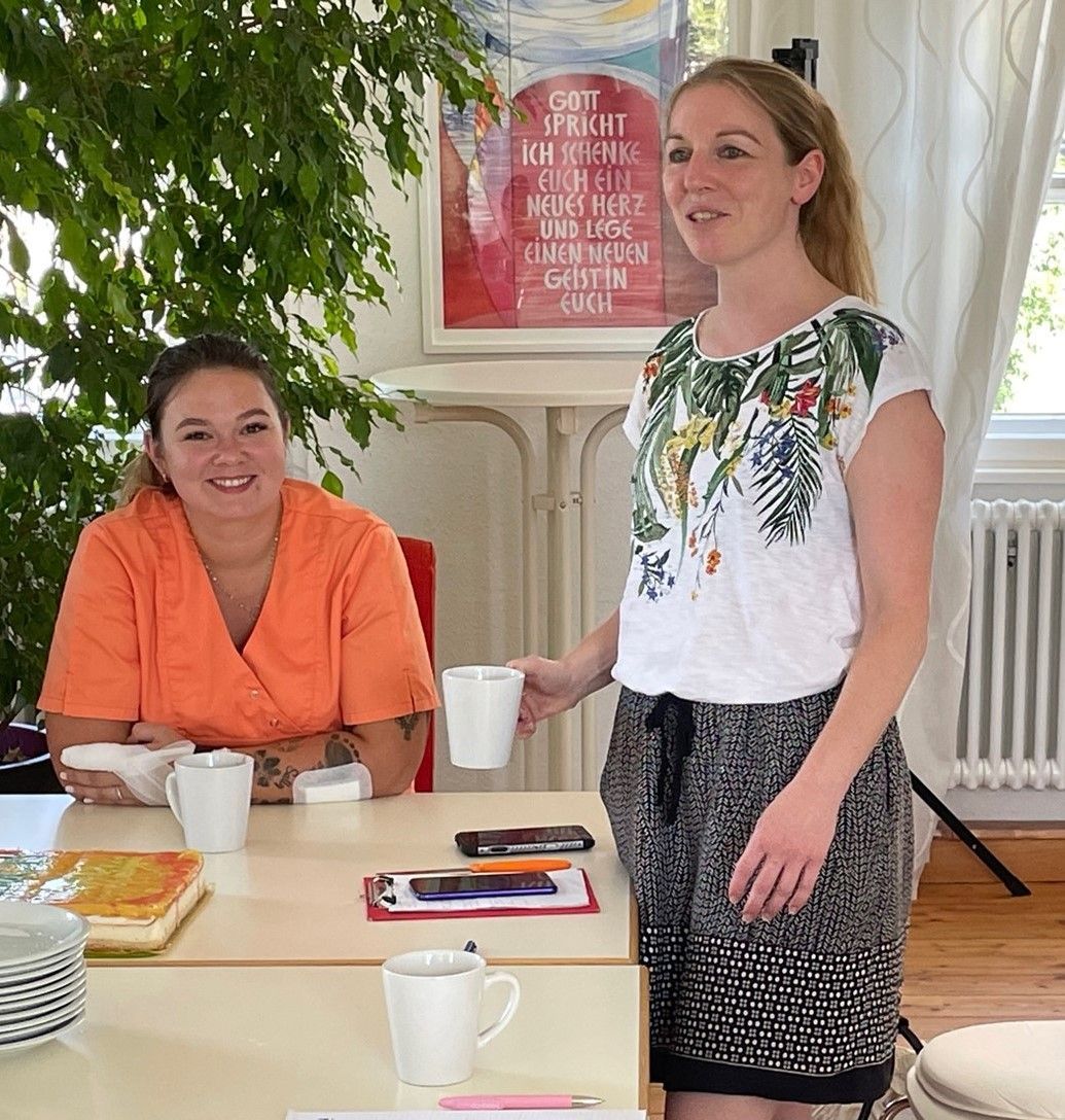 Bild Sabrina Wüst Mitarbeiterin der Sozialstation Bobingen bei der Feier zum Projektabschluss ihres Digitalisierungsprojektes