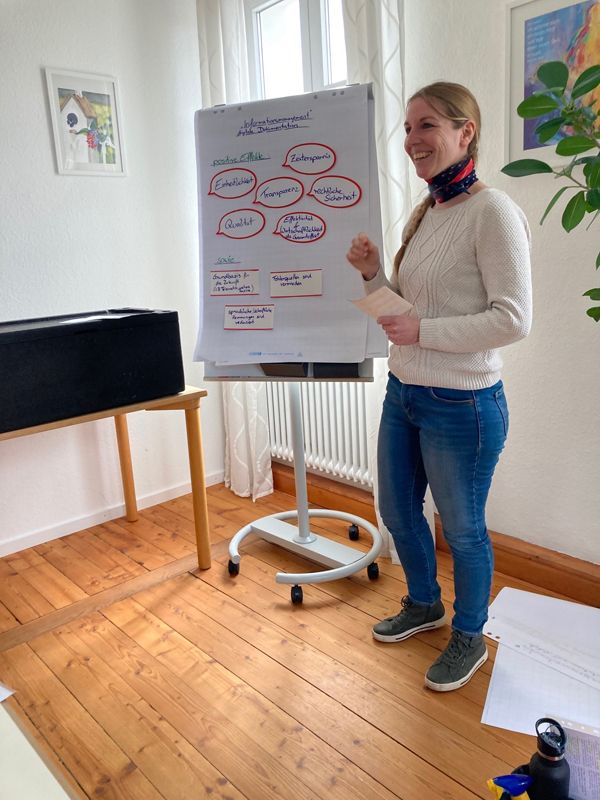 Bild von der Vorstellung des Digitalisierungsprojekts durch Sabrina Wüst.