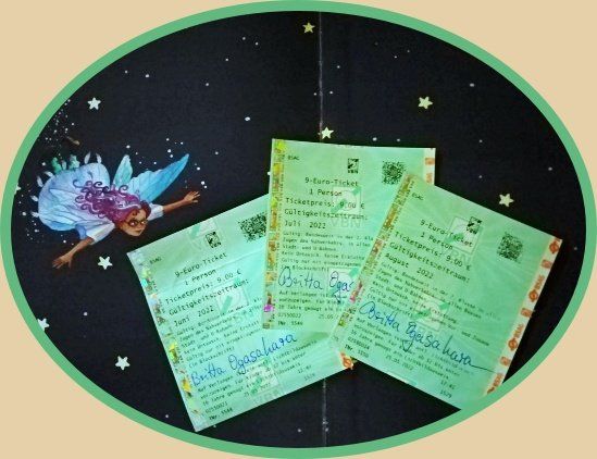 Foto ©Britta Ogasahara, Collage: das 9€-Ticket aus Papier 3 mal