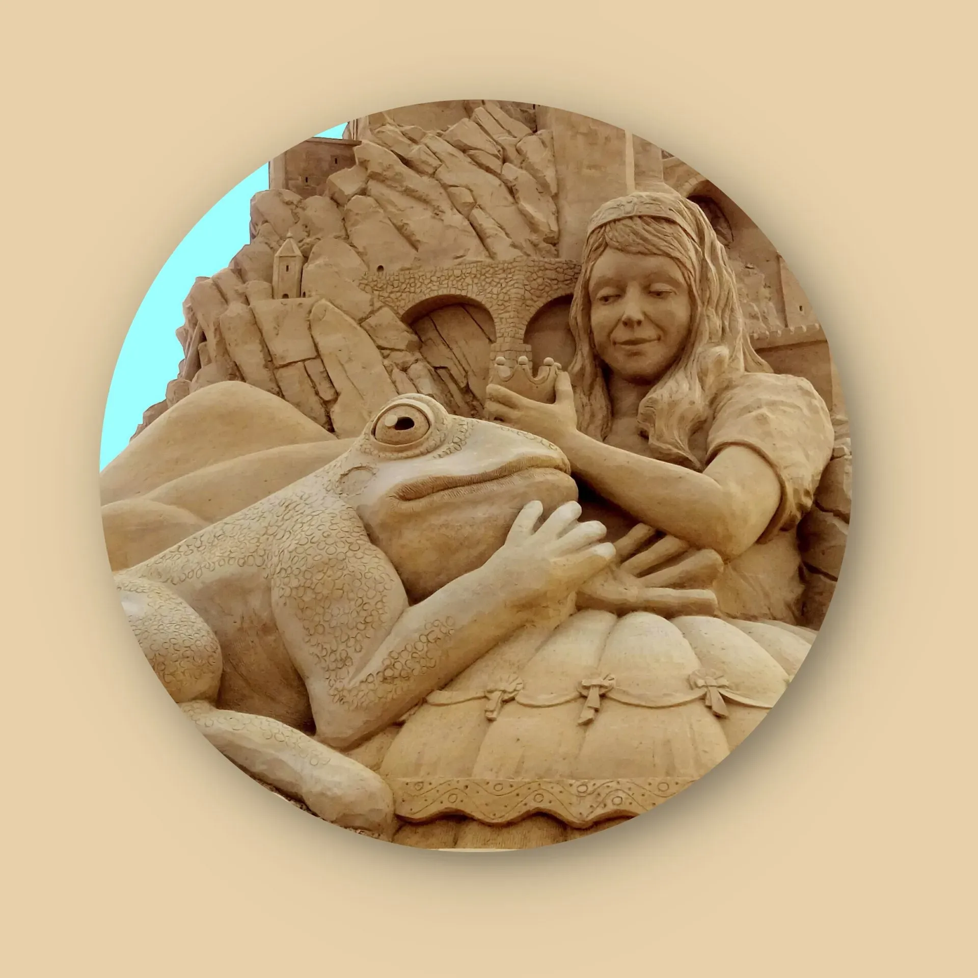 Sandskulptur der Froschkönig Sandskulptur der Froschkönig