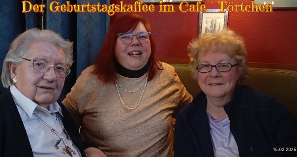 Mein Geburtstagsgäste von links: Mama, ich, Schwester im Café Törtchen