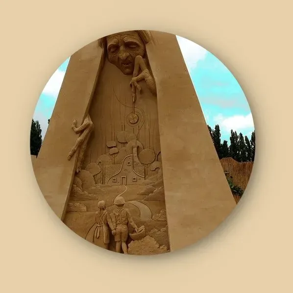 Sandskulptur von Hänsel und Gretel Sandskulptur von Hänsel und Gretel