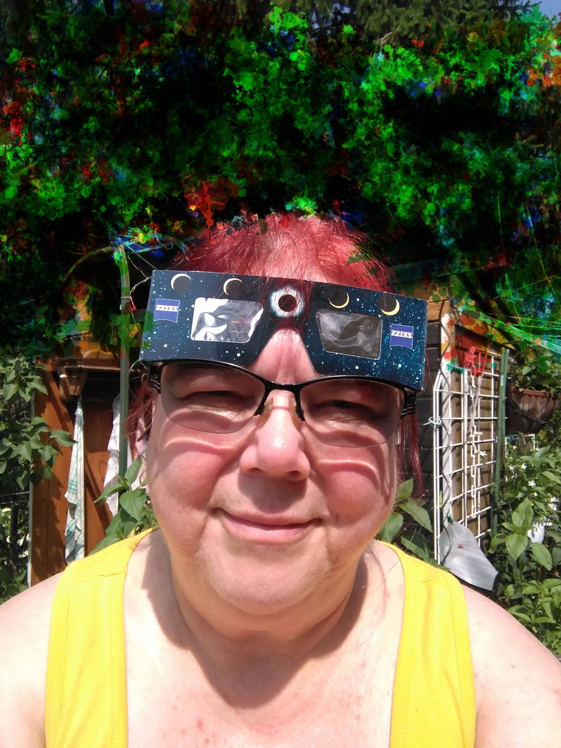 Spezialbrille noch auf der Stirn, © Foto Britta Ogasahara Spezialbrille noch auf der Stirn,© Foto Britta Ogasahara