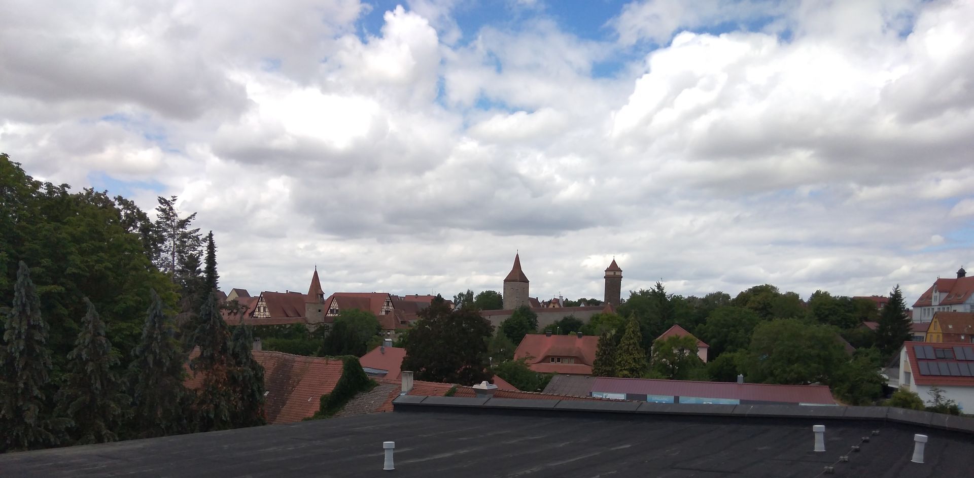 Foto ©Britta Ogasahara Foto: Blick auf die Stadtmauer von Rotenburg ob der Tauber; Foto ©Britta Ogasahara