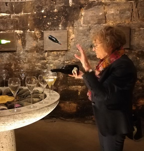 Foto: Die Schaumweinprobe, sehr gut erklärt und präsentiert; Foto ©Britta Ogasahara