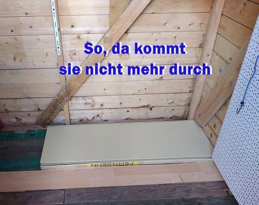Das Innere meiner Hütte, das abgedeckte Loch