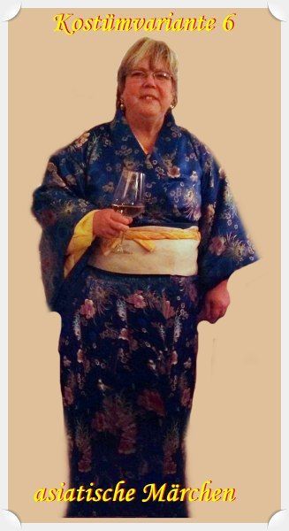 blauer Seidenkimono, gelber Obi,