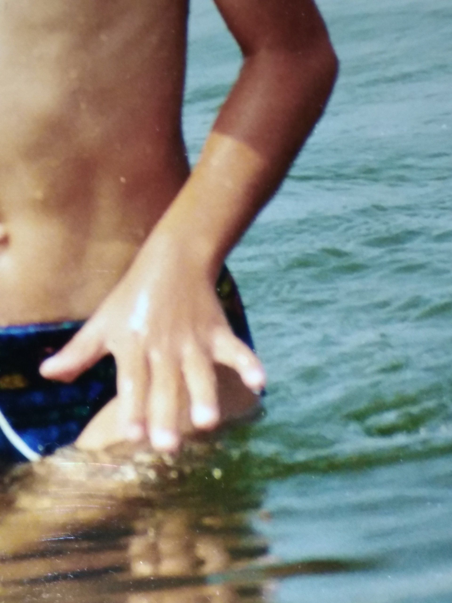 Amon, als 12 jähriger, mit dem krummen Finger