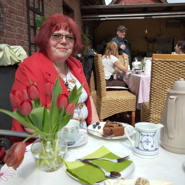 romantische Ecken im Garten, hier eine lebendige Laube