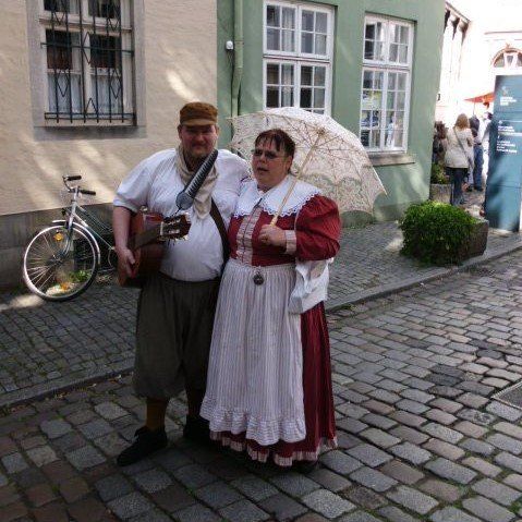Foto: Bremer Original, Ausgehkostüm der Fisch Luzie, Gitarrenspieler; Foto ©Britta Ogasahara