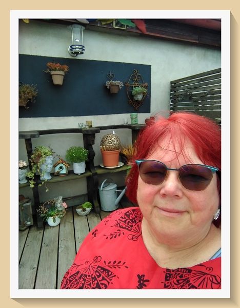 altes Kirchengestühl, Foto ©Britta Ogasahara Foto: ich (Selfie) auf der Dachterrasse; Foto ©Britta Ogasahara