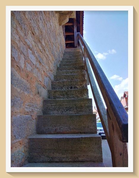 Treppe für den Abstieg, Foto ©Britta Ogasahara Foto: die kleine Treppe ist ganz schön steil, Foto ©Britta Ogasahara