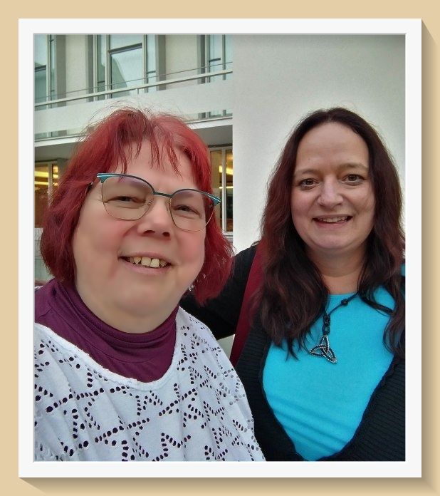 2 Frauen, Die Märchenerzählerin Heike Appold und Britta Ogasahara Foto: 2 Frauen, Die Märchenerzählerin Heike Appold und Britta Ogasahara; Foto ©Britta Ogasahara